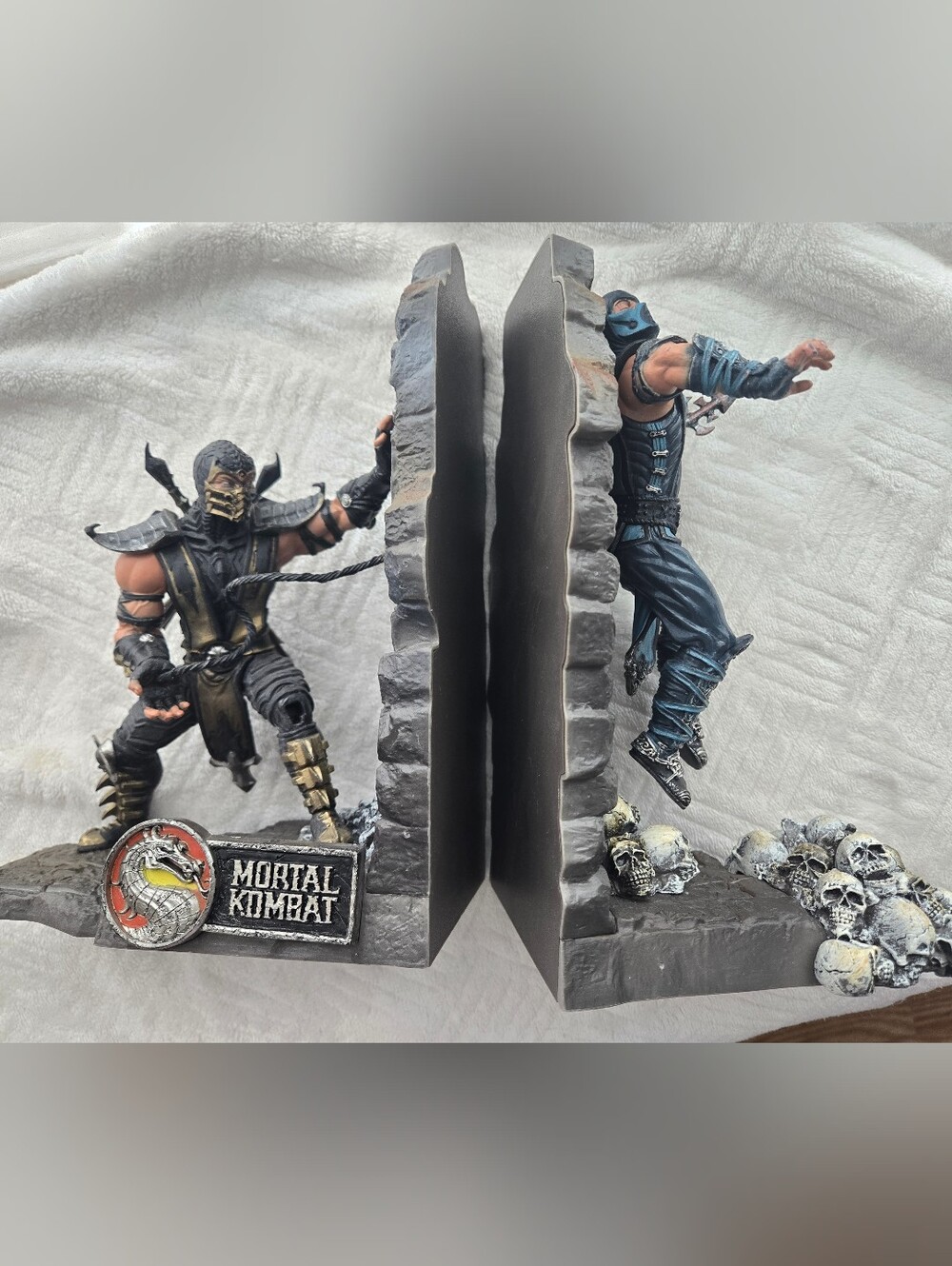 Scorpion & Sub-Zero Bookends - Missing Knee